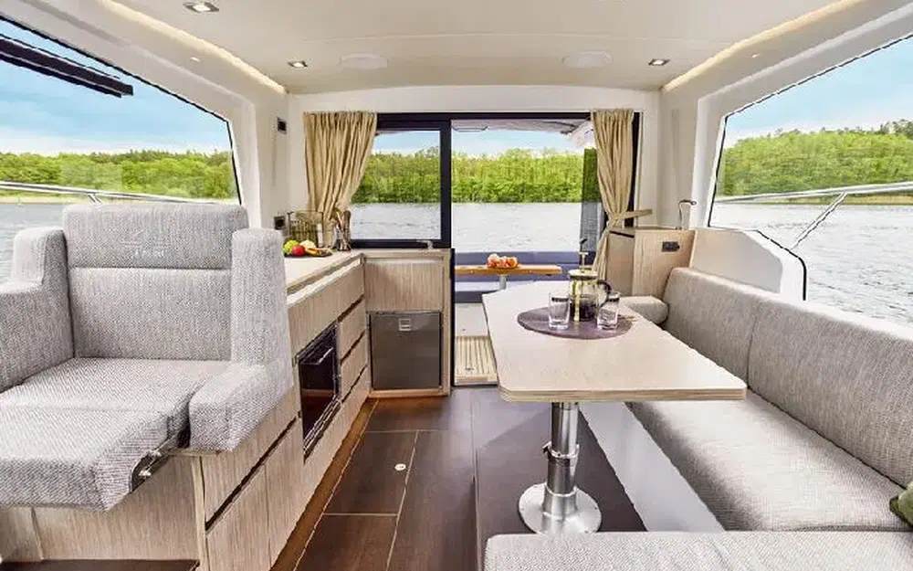 slider 8 Sealine C335