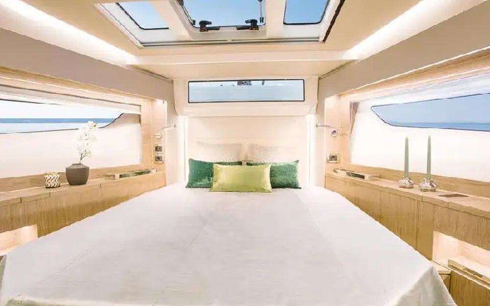 slider 9 Sealine C390