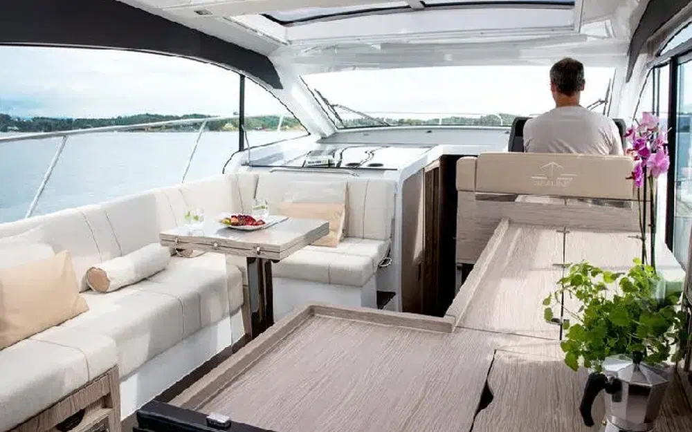 slider 15 Sealine C390