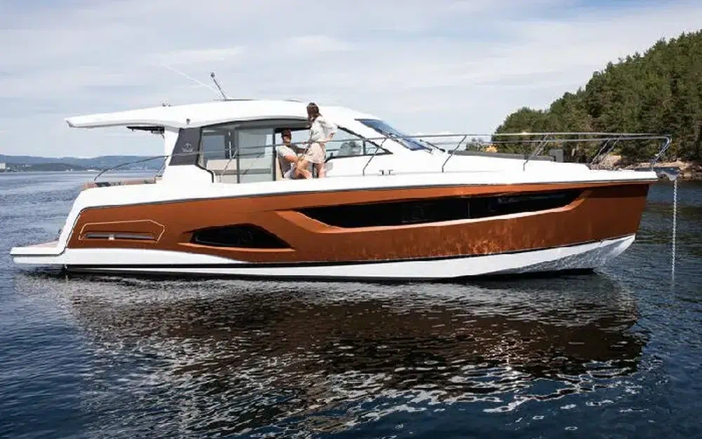 slider 1 Sealine C390