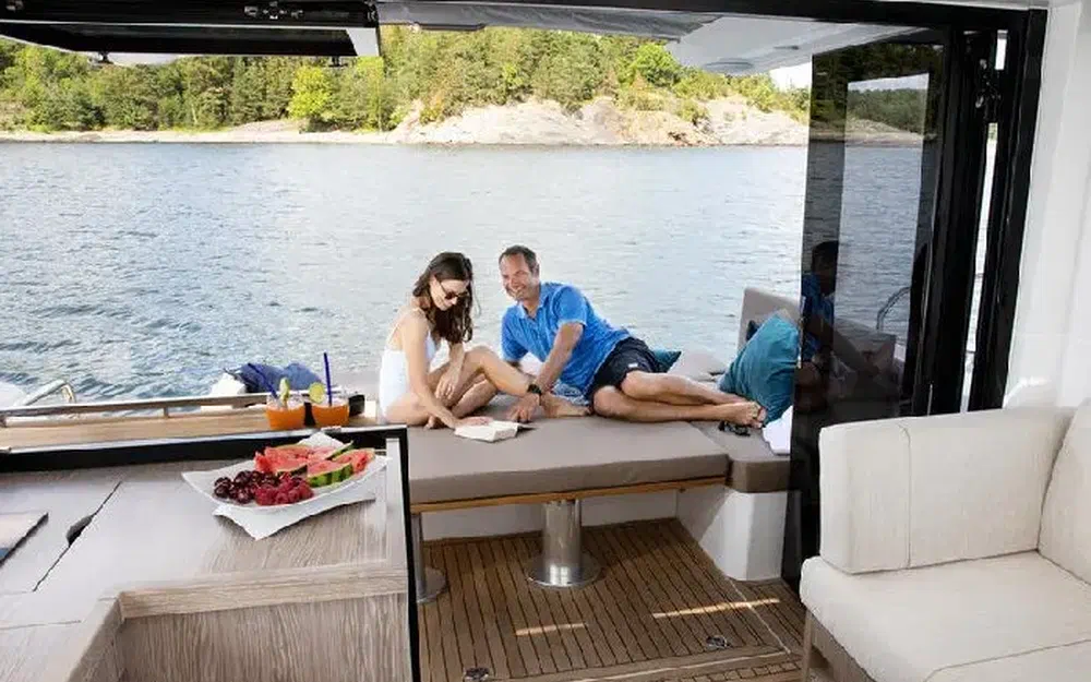 slider 2 Sealine C390