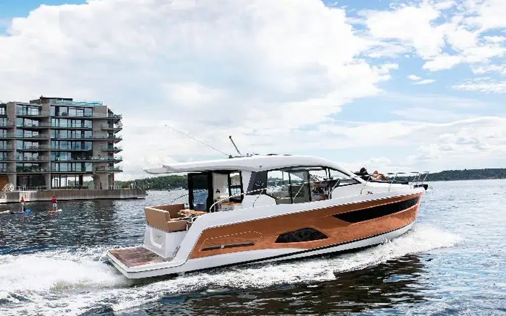 slider 5 Sealine C390