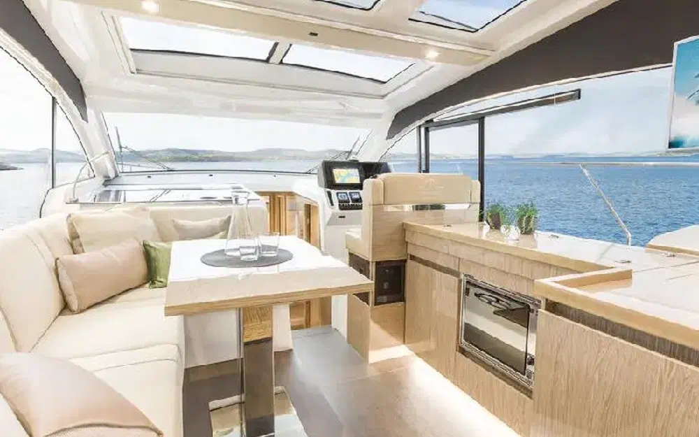 slider 6 Sealine C390