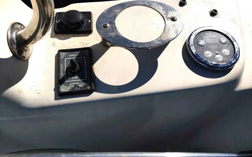 slider 5 Bavaria 42 cruiser