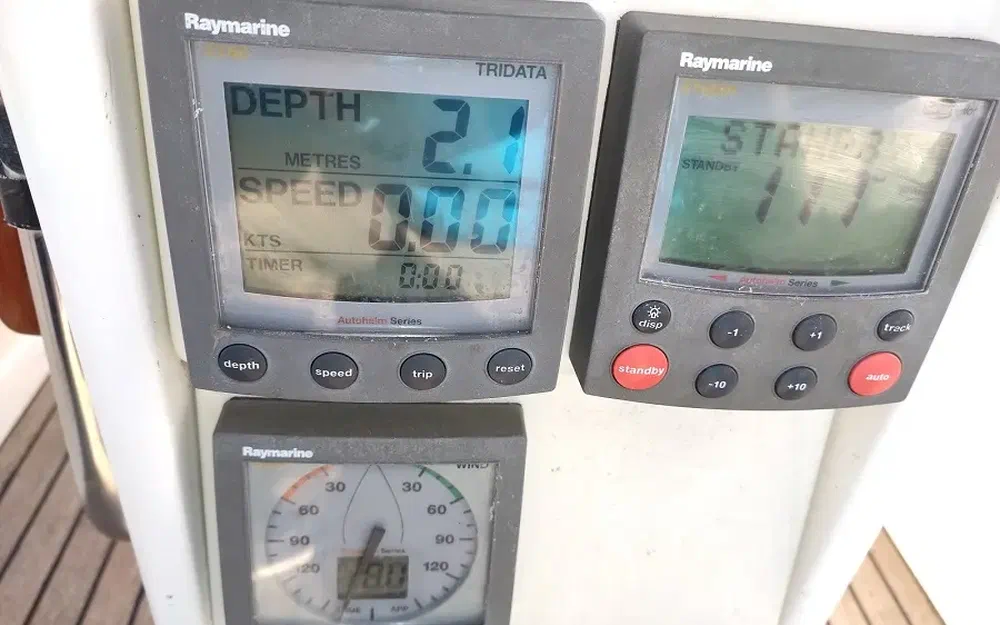 slider 6 Bavaria 42 cruiser