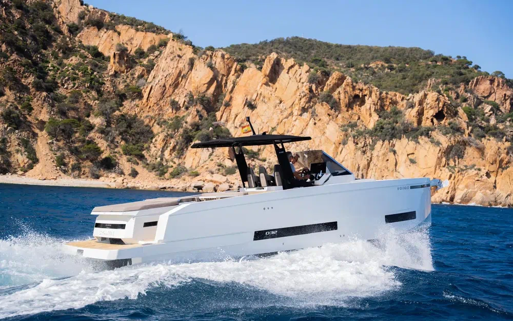 slider 0 De Antonio Yachts D32 Open