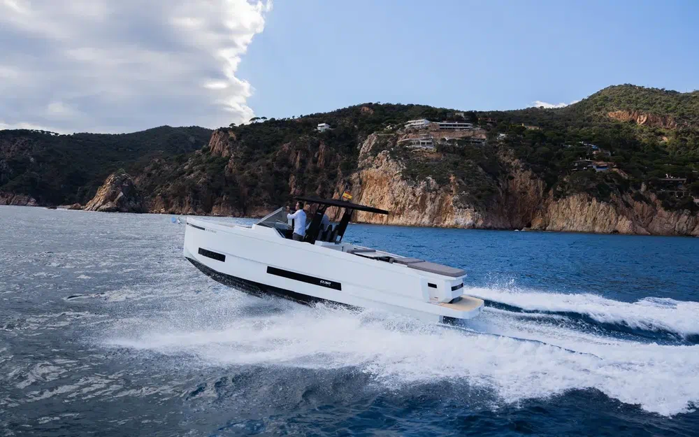 slider 2 De Antonio Yachts D32 Open