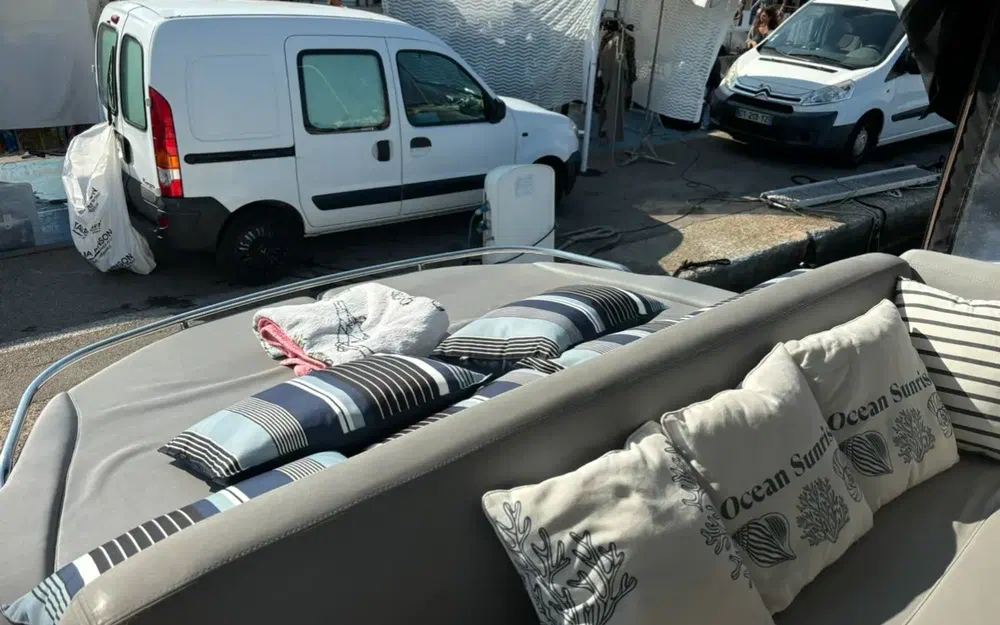 slider 9 Beneteau Monte Carlo 42