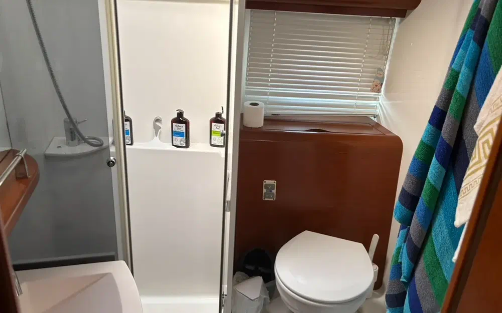 slider 14 Beneteau Monte Carlo 42