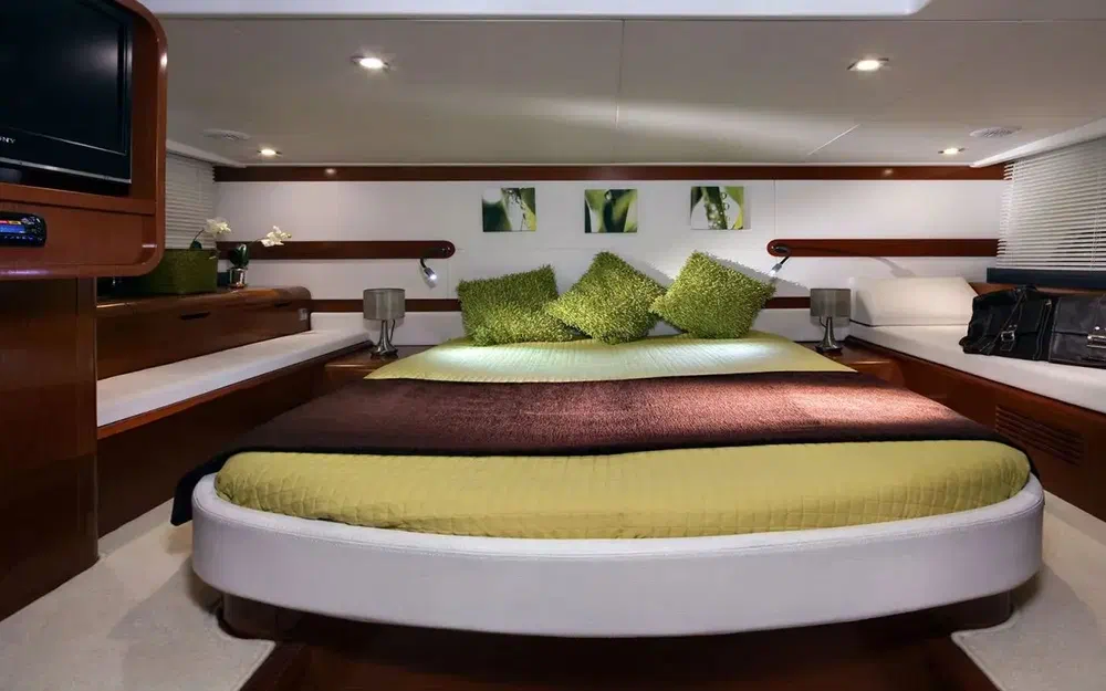 slider 24 Beneteau Monte Carlo 42