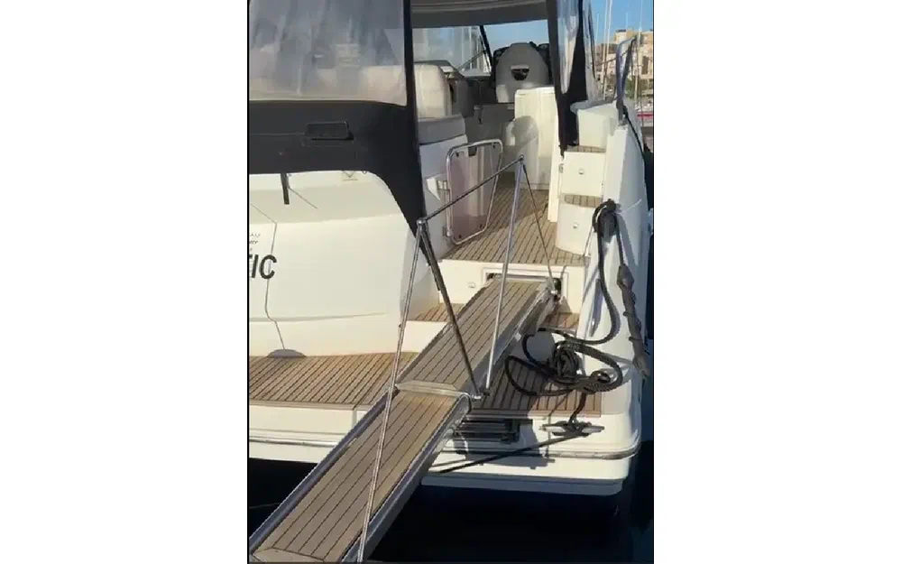 slider 3 Beneteau Monte Carlo 42