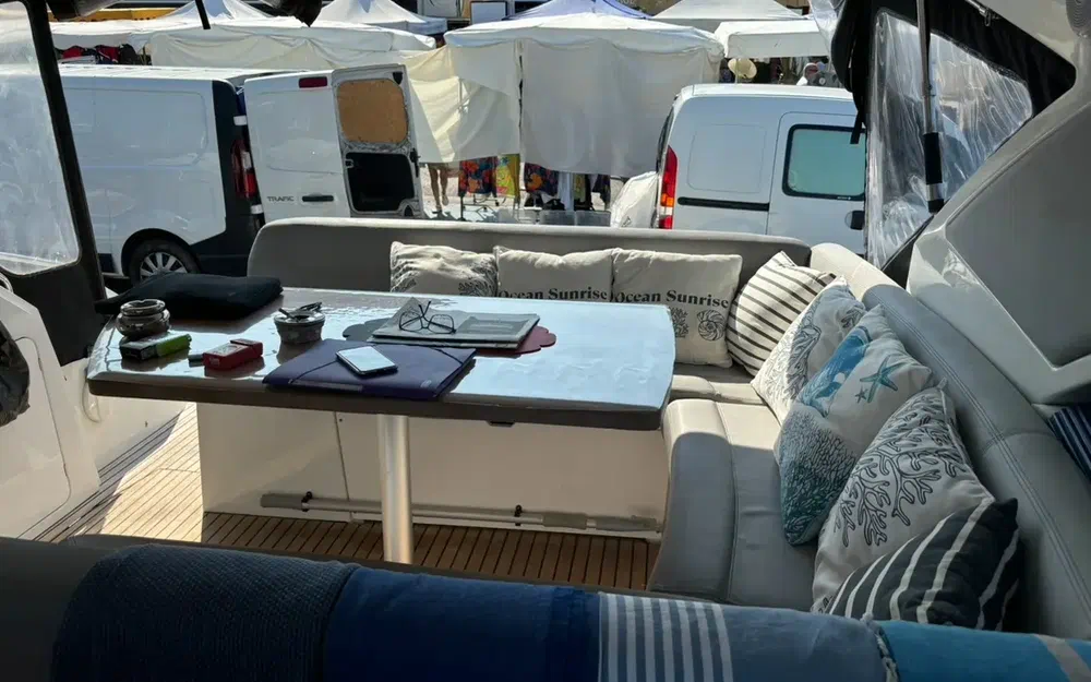 slider 8 Beneteau Monte Carlo 42