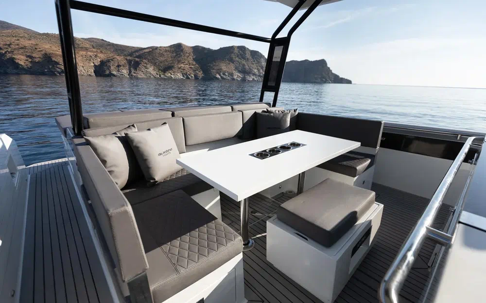 slider 9 De Antonio Yachts D36 Open