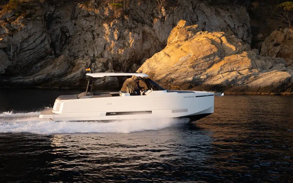 slider 2 De Antonio Yachts D36 Open