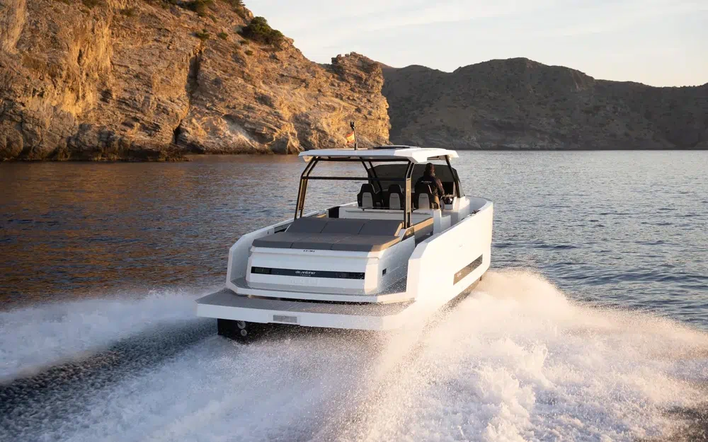 slider 4 De Antonio Yachts D36 Open