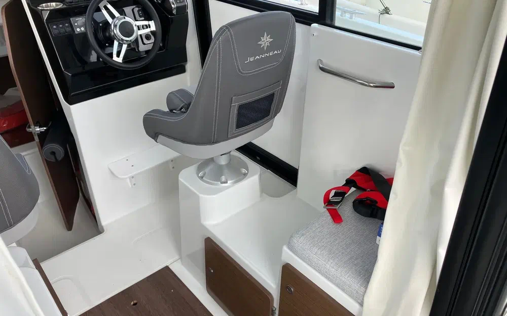 slider 9 Jeanneau MERRY FISHER 795 SPORT SERIE 2