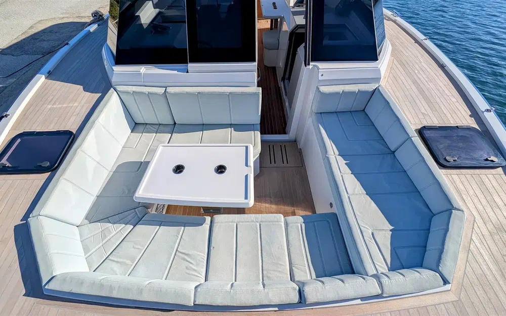 slider 11 Indigo Yacht 38 SC