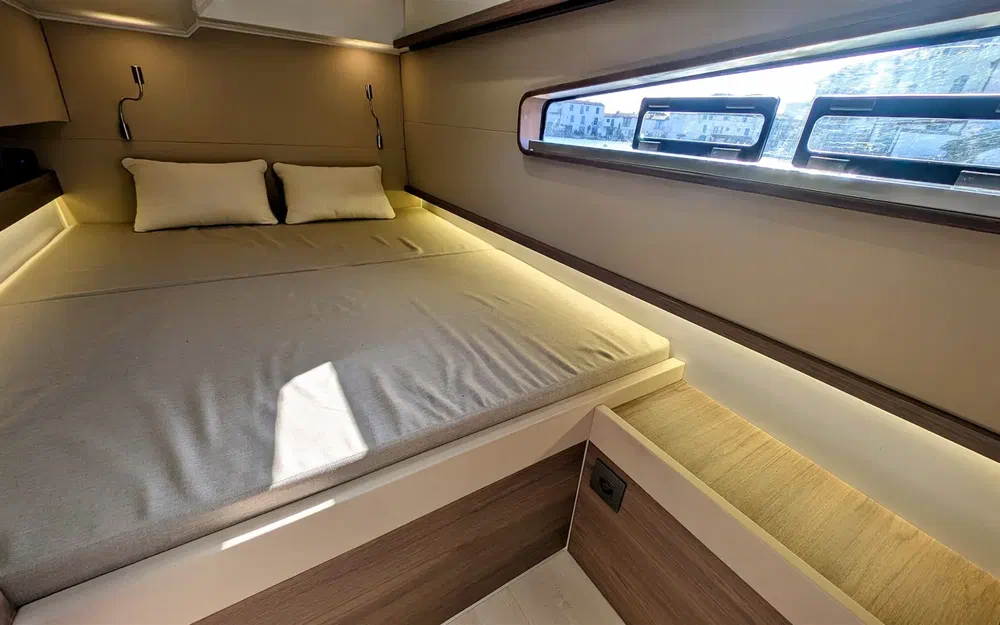 slider 23 Indigo Yacht 38 SC