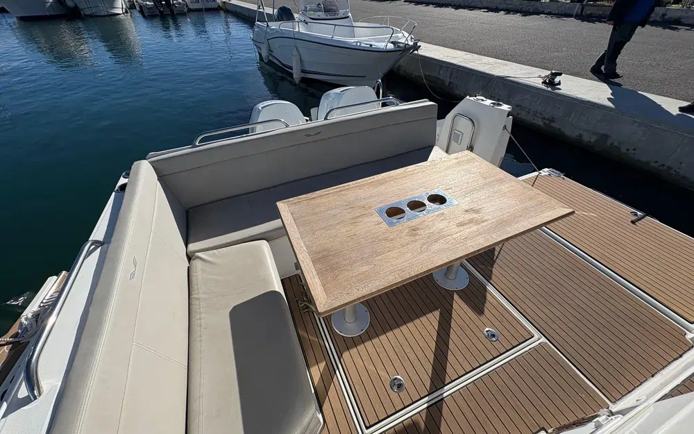 slider 4 Beneteau Flyer 9 Sundeck
