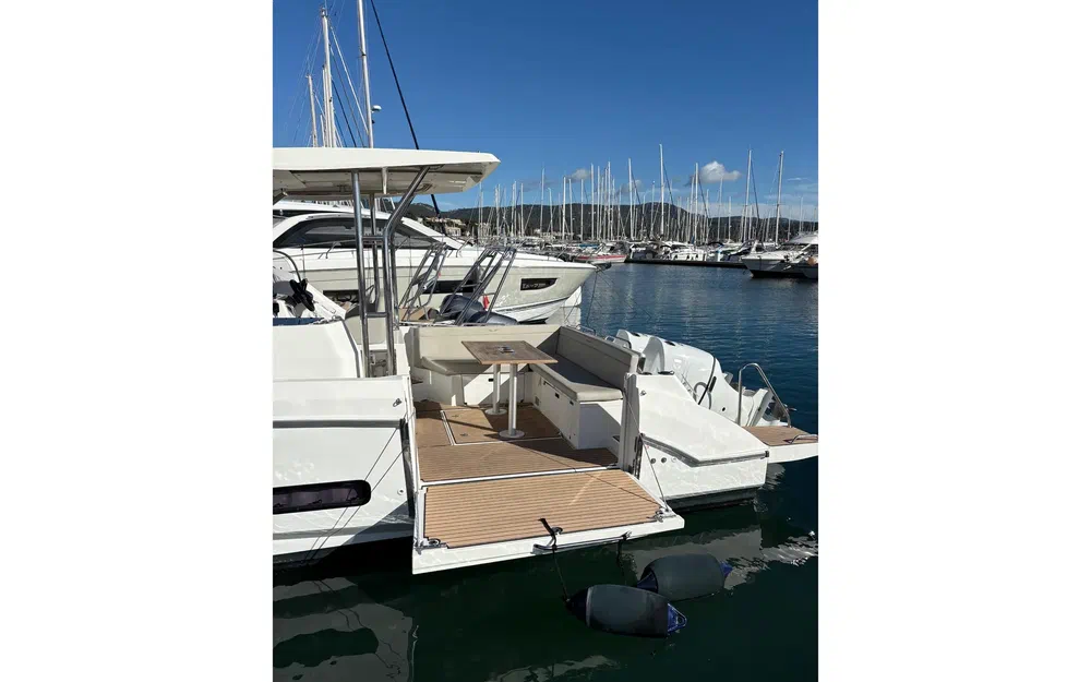slider 8 Beneteau Flyer 9 Sundeck