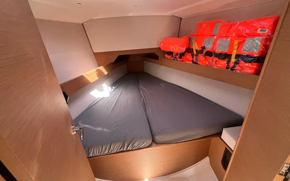 slider 6 Jeanneau Sun Odyssey 349