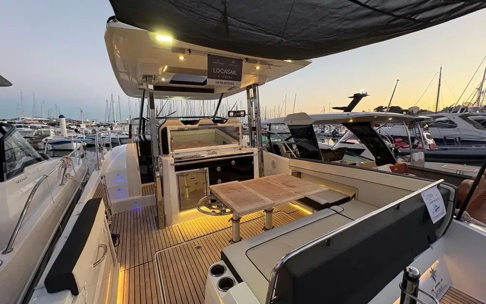 slider 2 Jeanneau Cap Camarat 10.5 WA Cap Camarat 10.5 Wa Serie 2