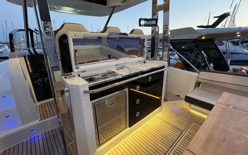 slider 4 Jeanneau Cap Camarat 10.5 WA Cap Camarat 10.5 Wa Serie 2