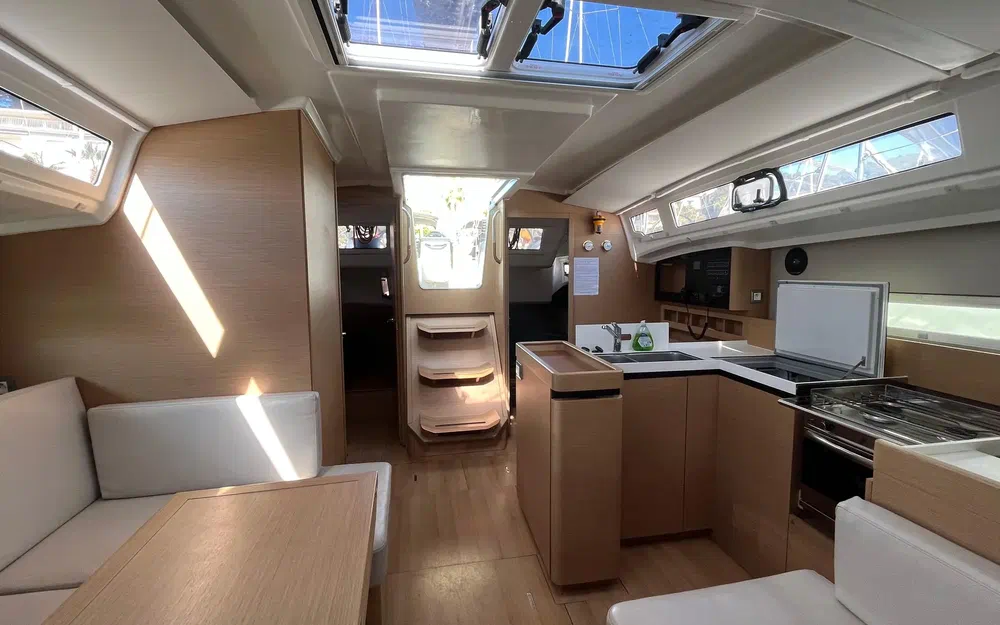 slider 5 Jeanneau Sun Odyssey 410