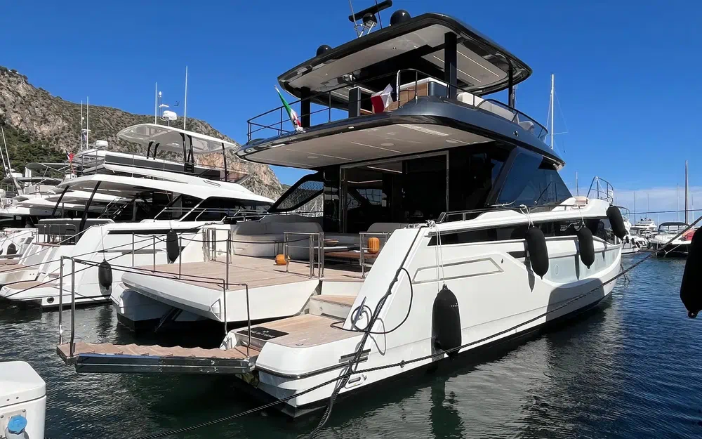 slider 2 Prestige Yachts M7