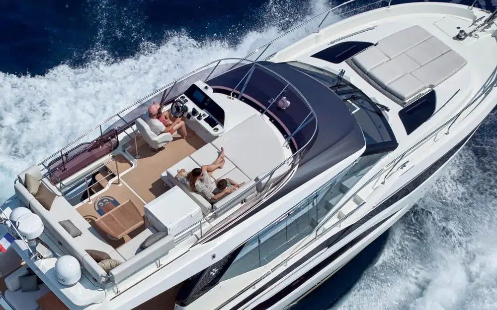 slider 11 Prestige Yachts F4.9