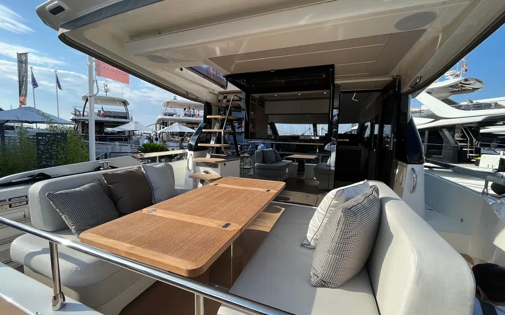 slider 2 Prestige Yachts F4.9