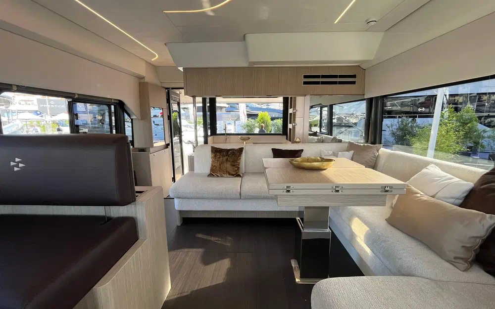 slider 3 Prestige Yachts F4.9