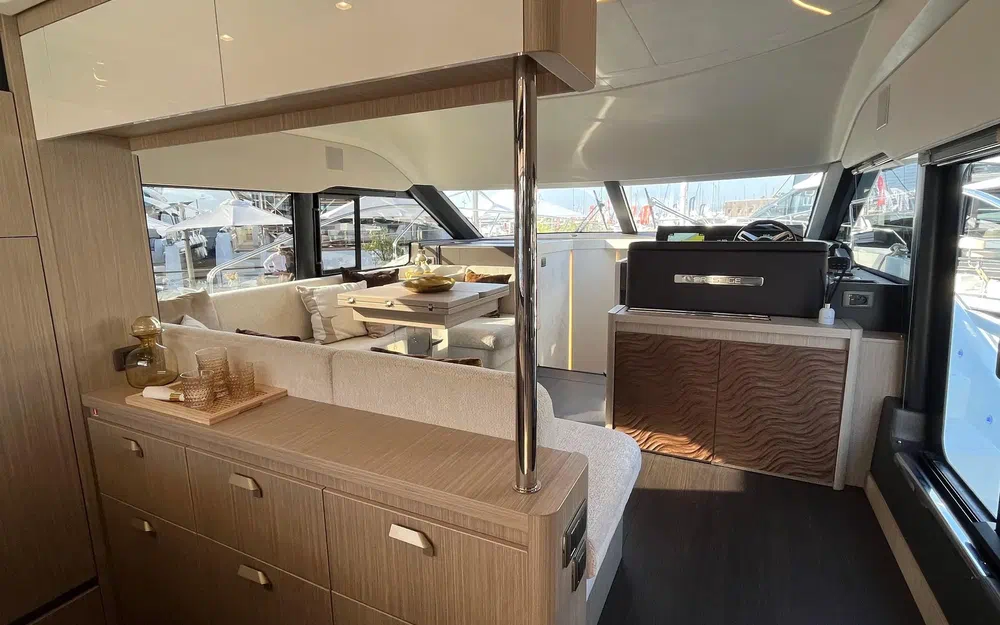 slider 4 Prestige Yachts F4.9