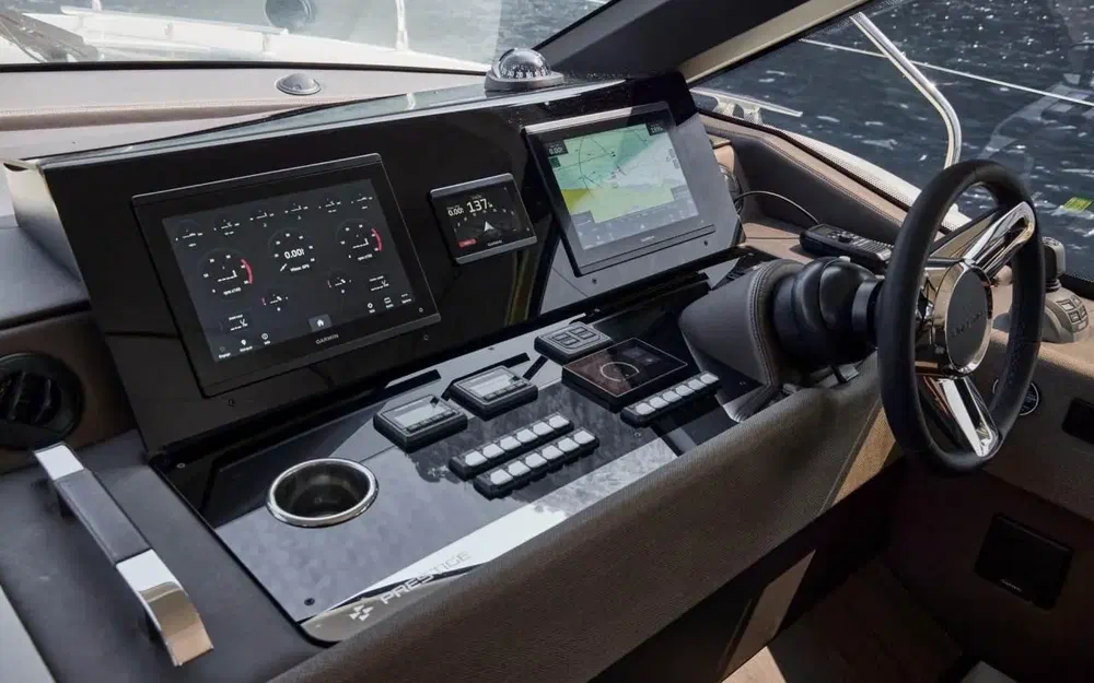 slider 6 Prestige Yachts F4.9