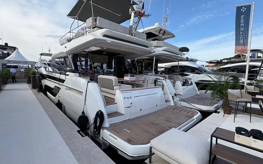 slider 8 Prestige Yachts F4.9