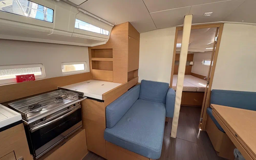 slider 10 Jeanneau Sun Odyssey 410