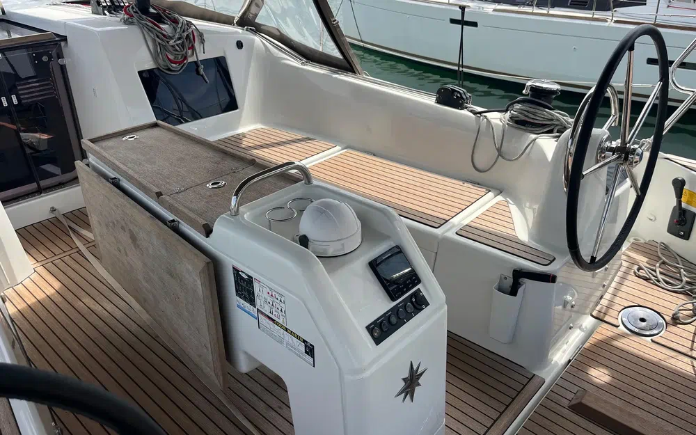 slider 2 Jeanneau Sun Odyssey 410
