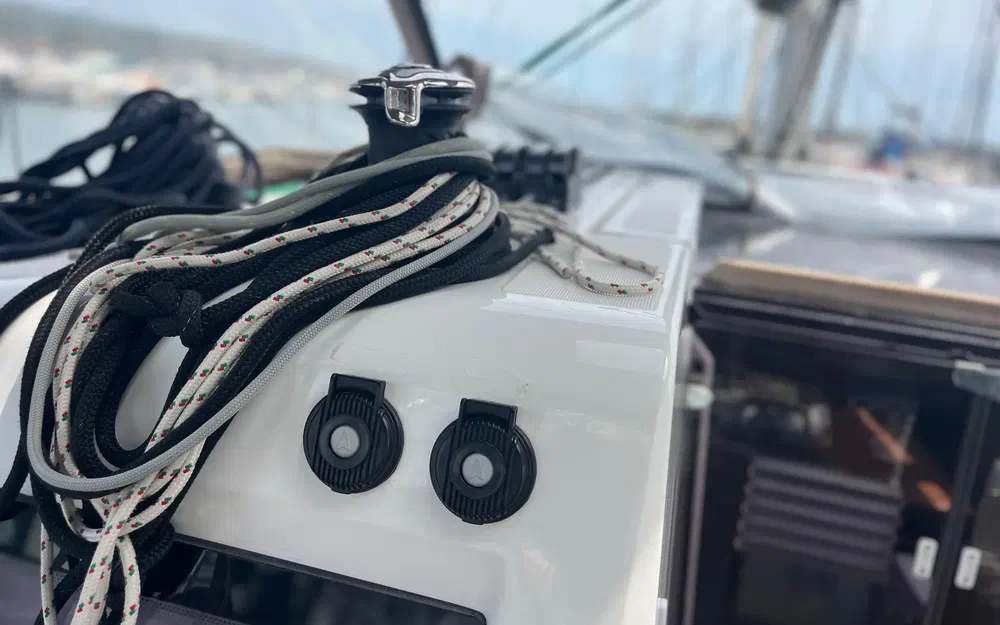 slider 6 Jeanneau Sun Odyssey 410