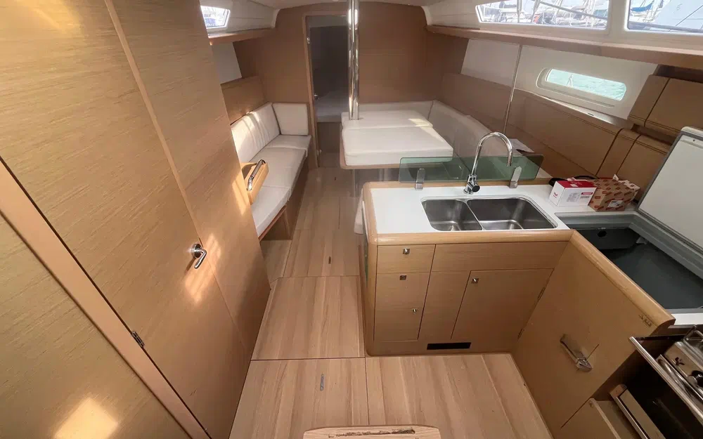 slider 5 Jeanneau Sun Odyssey 389