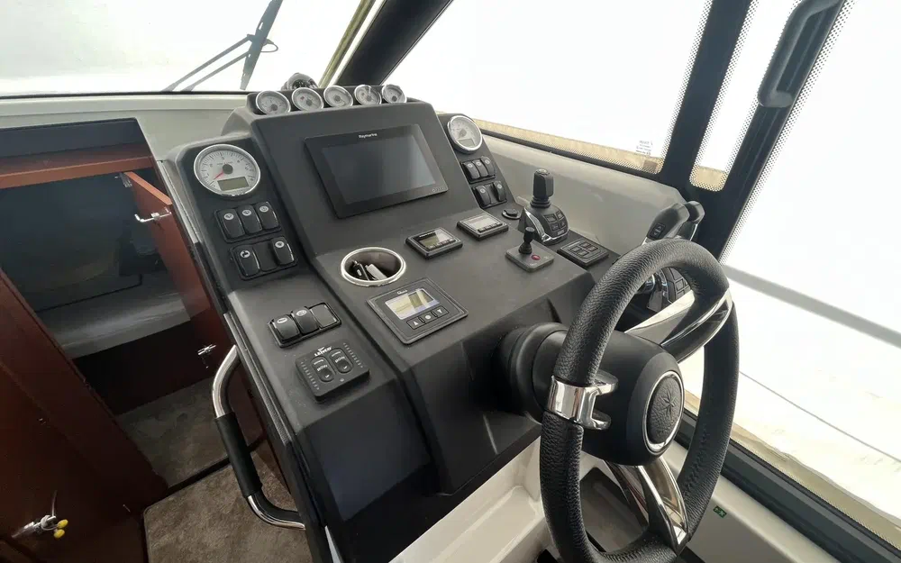 slider 9 Jeanneau NC 37