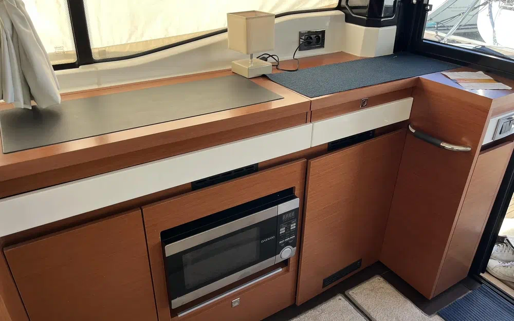 slider 11 Jeanneau NC 37