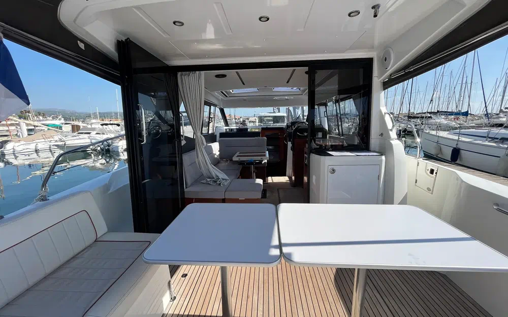 slider 5 Jeanneau NC 37