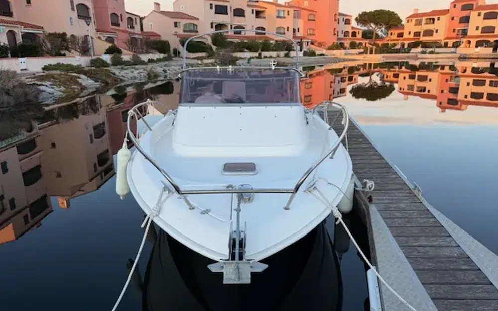 slider 1 B2 Marine Cap Ferret 652 Cabin Cruiser