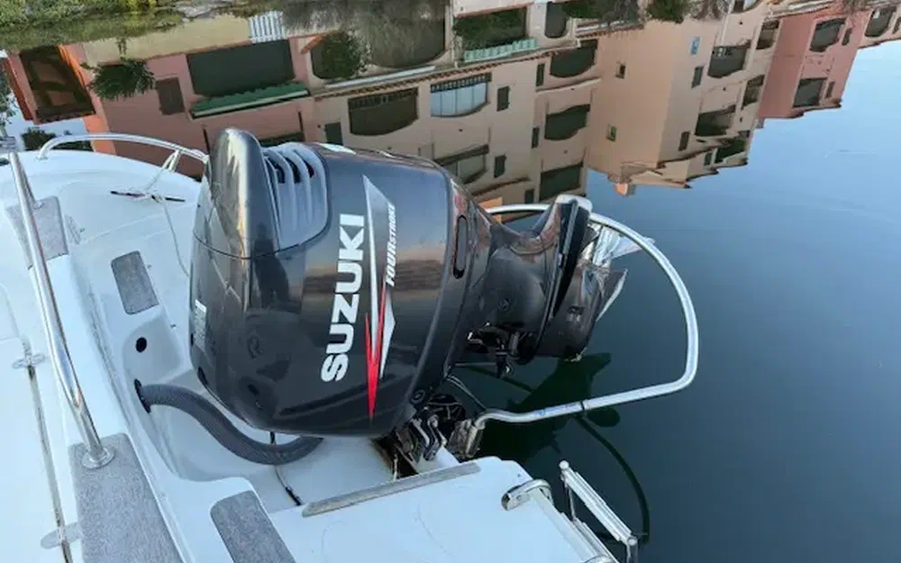 slider 3 B2 Marine Cap Ferret 652 Cabin Cruiser