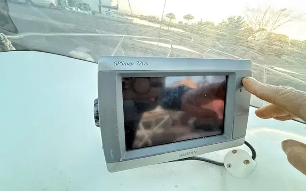 slider 4 B2 Marine Cap Ferret 652 Cabin Cruiser