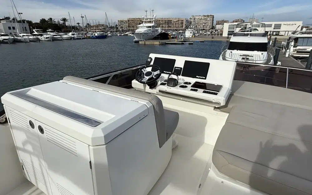 slider 11 Jeanneau Prestige 520 Fly