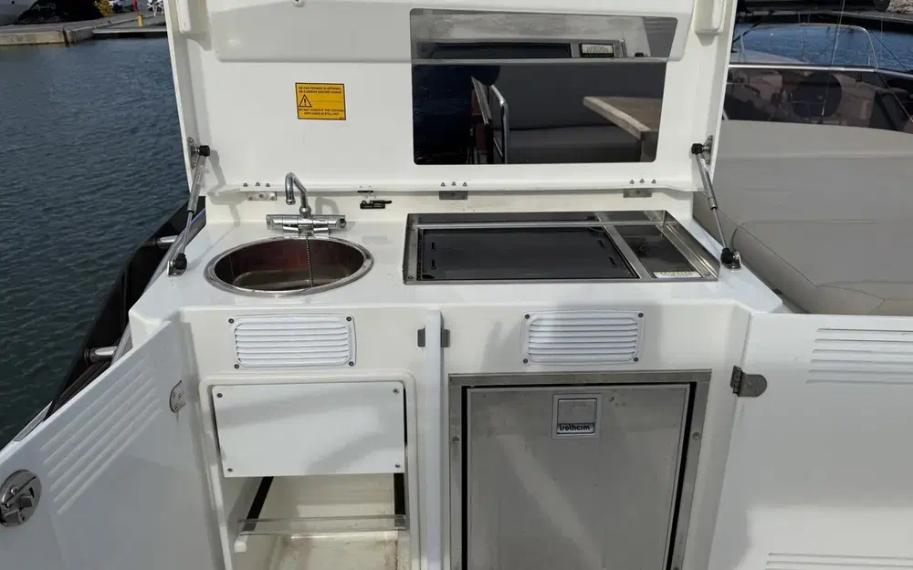 slider 12 Jeanneau Prestige 520 Fly