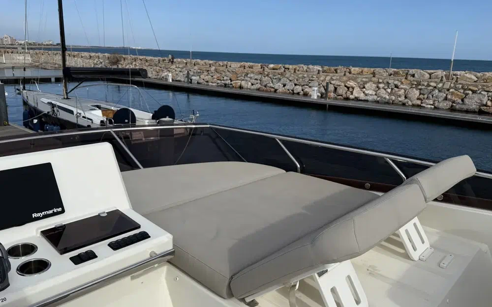 slider 13 Jeanneau Prestige 520 Fly