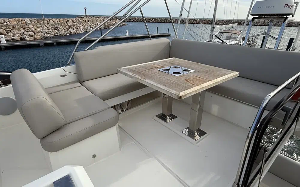 slider 14 Jeanneau Prestige 520 Fly