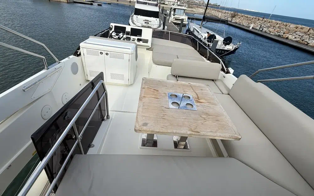 slider 15 Prestige Yachts Prestige 520 Fly